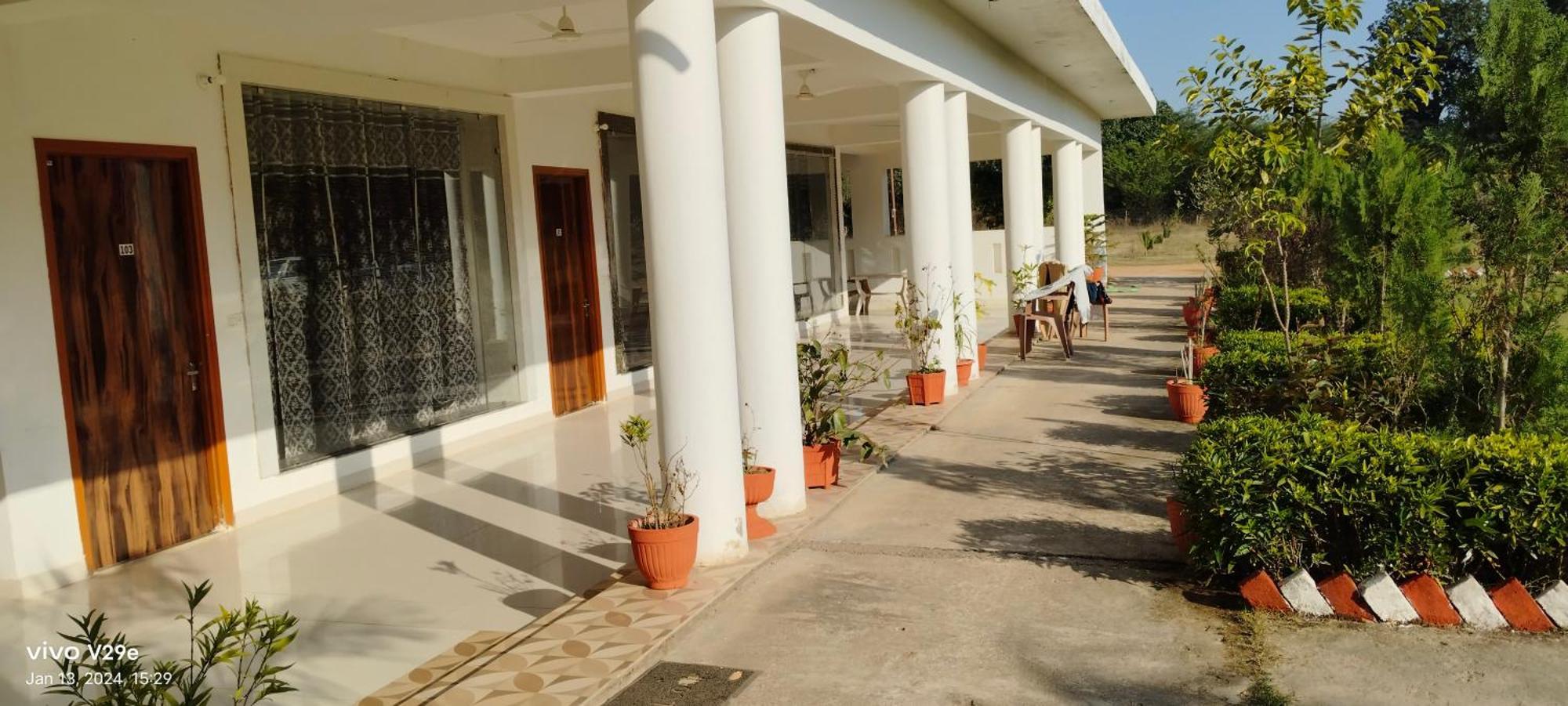 Hotel Radha Rani Mahal Khajurāho Buitenkant foto